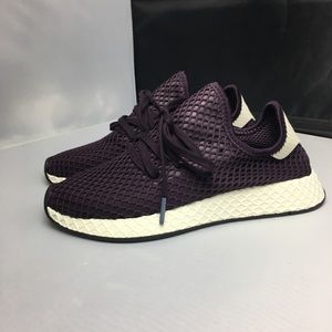 Deerupt Runner size 10 in women